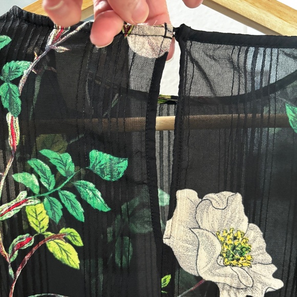 H&M Black Floral Blouse - Size 6 - Picture 4 of 8